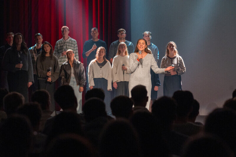 Musik und Chorbeiträge bereicherten die Jugendgottesdienste. Foto: DCG Deutschland