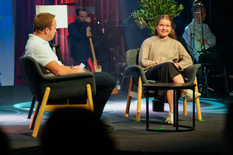 Gesprächsrunde mit persönlichen Zeugnissen von Jugendlichen. Foto: DCG Deutschland